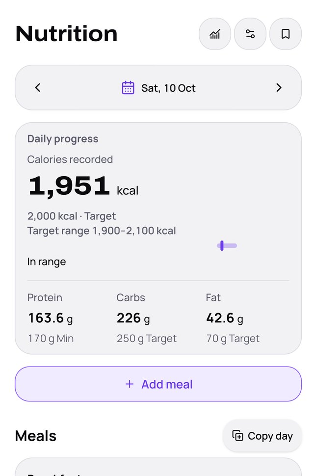 RMLY Nutrition screen: 1,951 kcal recorded, in range of a 2,000 kcal target, with protein, carbs and fat against their targets